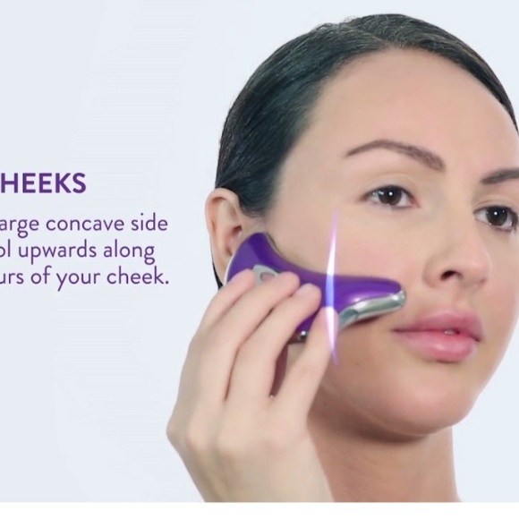 Nurse Jamie TRIANGLE Facial/Neck Beauty Tool - Picture 5 of 5